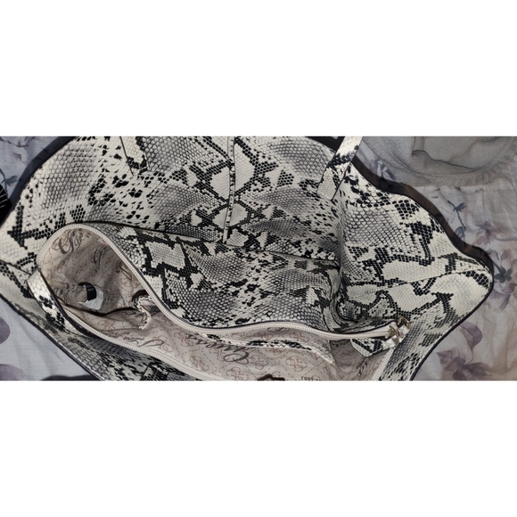 GUESS Reversible tote bag - Picture 4 of 4